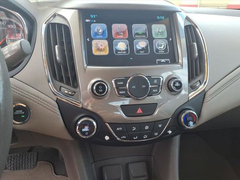 Used 2018 Chevrolet Cruze Premier image 14
