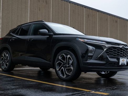 New 2026 Chevrolet Trax RS image 2