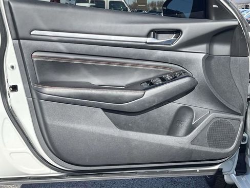 Used 2023 Nissan Altima 2.5 SR w/ SR Premium Package image 15