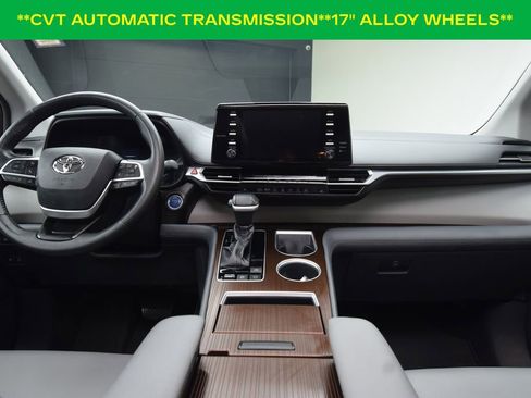 Used 2021 Toyota Sienna XLE image 4
