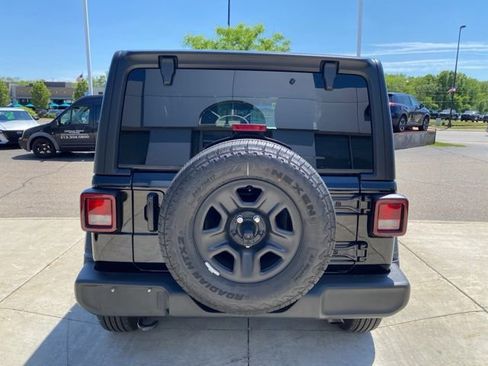 Used 2026 Jeep Wrangler Sport AWD/4WD image 4