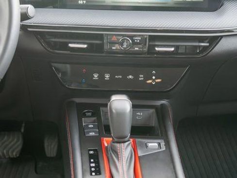 Used 2025 Nissan Kicks SR AWD/4WD image 17
