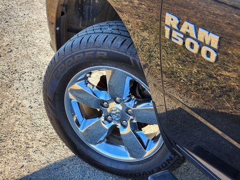 Used 2018 RAM 1500 Express image 19