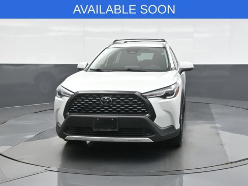 Used 2024 Toyota Corolla Cross LE FWD image 2