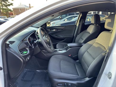 Used 2022 Chevrolet Malibu LT FWD image 18