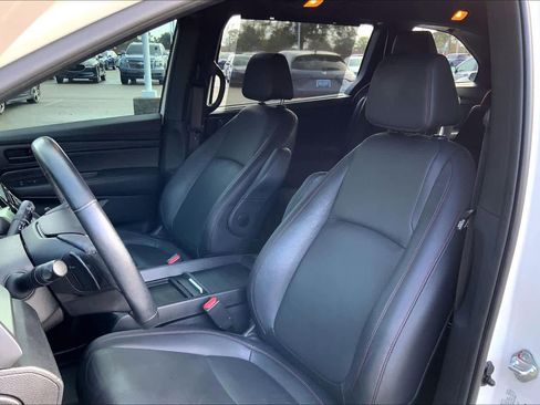 Used 2023 Honda Odyssey Sport image 13
