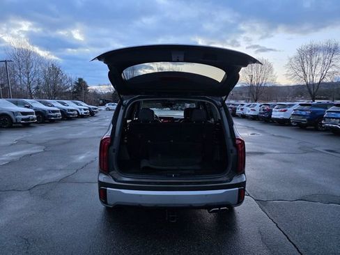 Used 2023 Kia Telluride S image 10