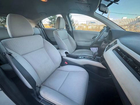 Used 2016 Honda HR-V LX image 31