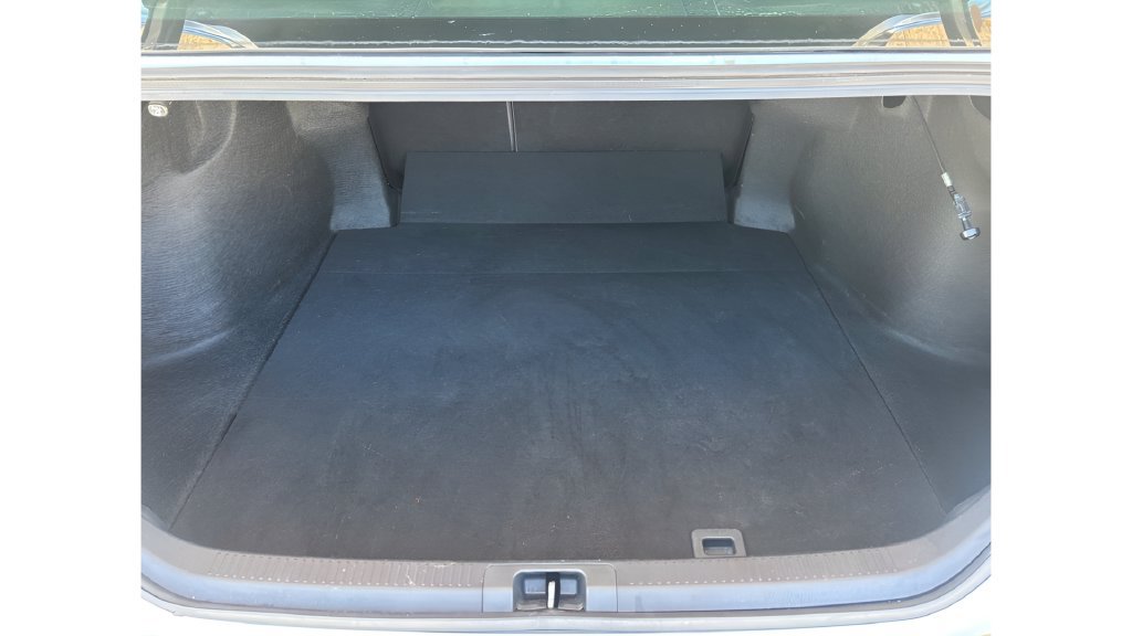Used 2019 Toyota Camry SE FWD image 36