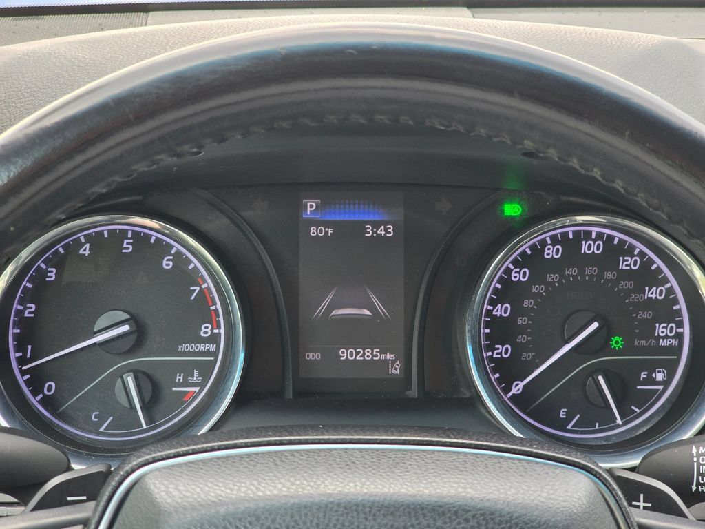 Used 2020 Toyota Camry SE FWD image 31