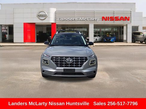 Used 2022 Hyundai Venue Limited FWD image 11