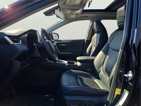 Used 2021 Toyota RAV4 Limited image 24