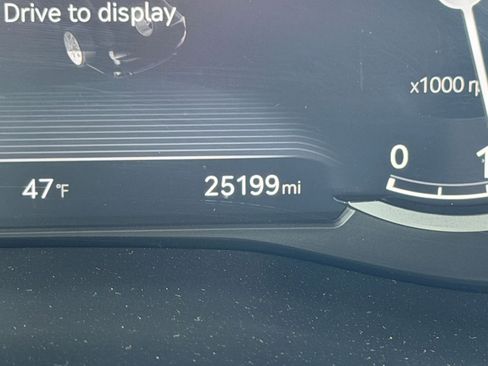 Used 2025 Genesis G70 2.5T image 40