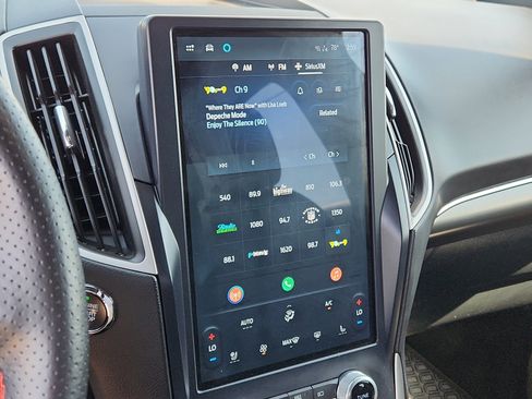 Used 2023 Ford Edge ST-Line w/ Class II Trailer Tow Package image 15