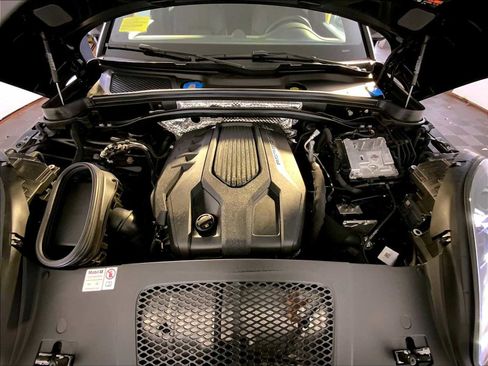 Certified 2024 Porsche Macan image 32