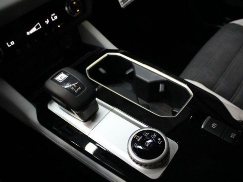 New 2025 Mitsubishi Outlander SE image 14