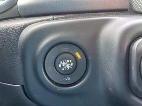 Used 2023 Jeep Gladiator Mojave w/ Cold Weather Group image 28