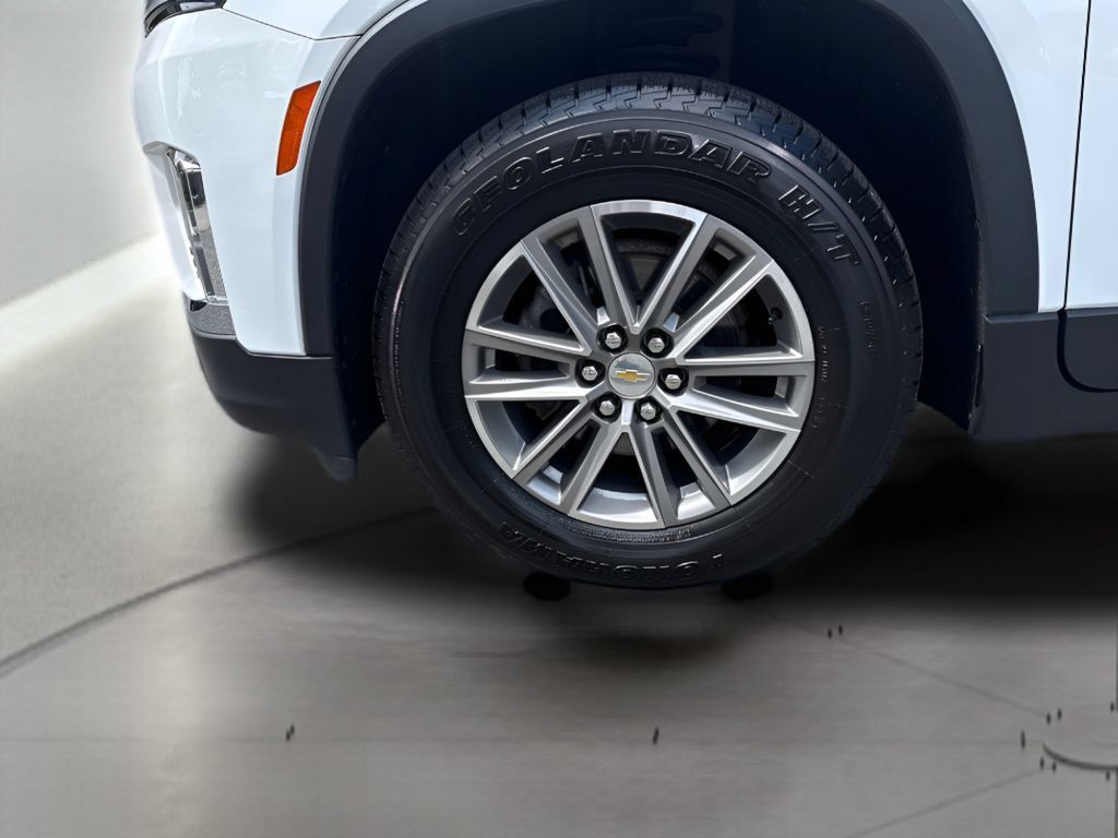 Used 2024 Chevrolet Traverse LT w/ LPO, Cargo Package AWD/4WD image 4