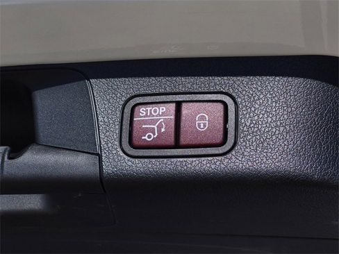 Certified 2023 Mercedes-Benz GLB 250 image 10