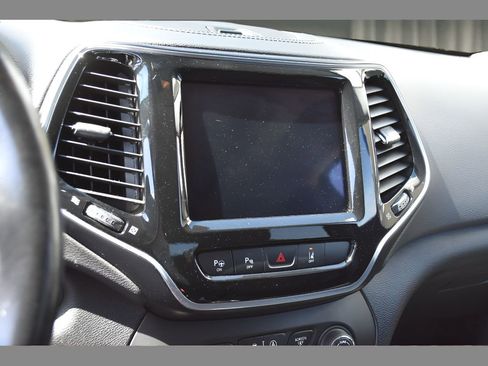 Used 2021 Jeep Cherokee Limited image 22