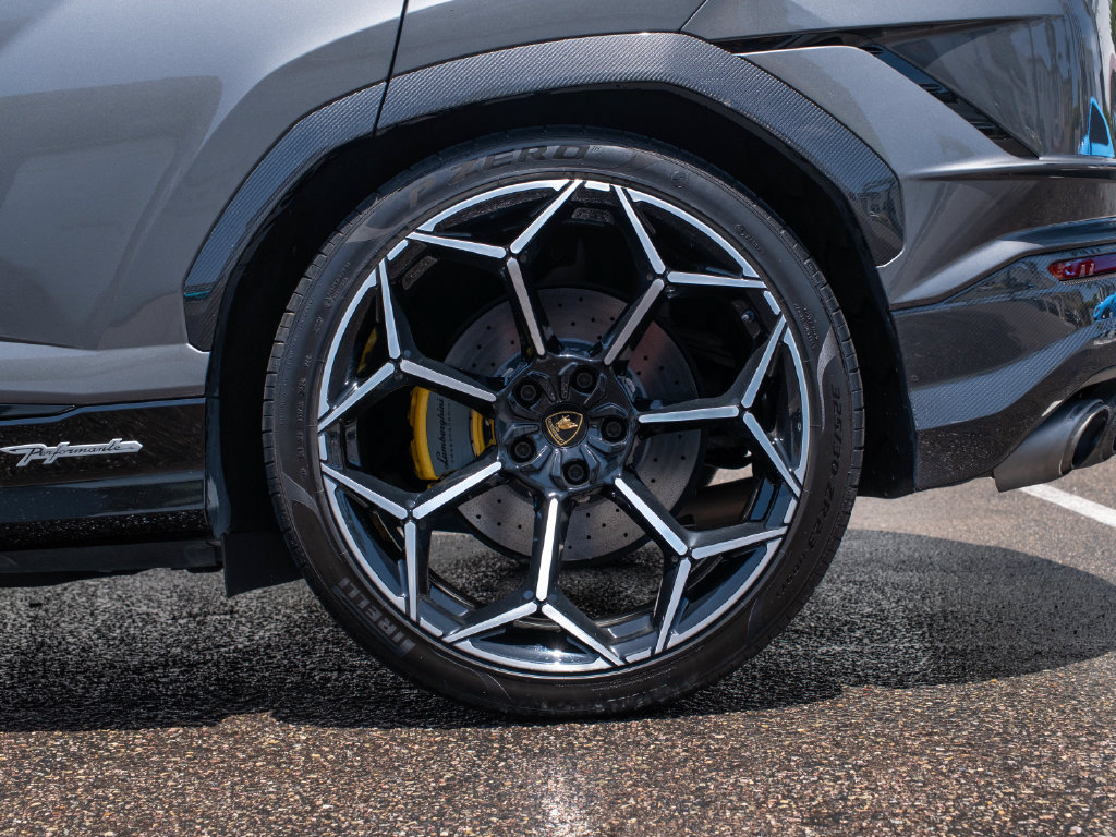 Used 2024 Lamborghini Urus Performante AWD/4WD image 35