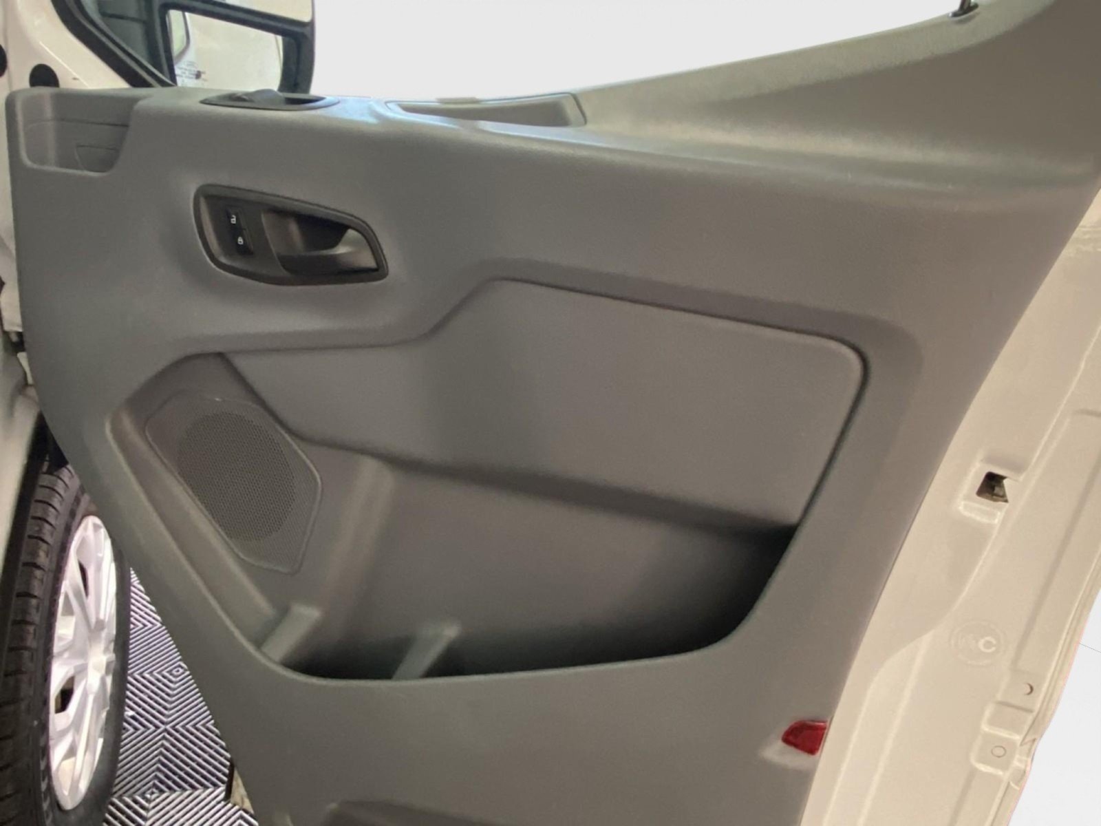 Used 2017 Ford Transit 250 130 Low Roof w/ Exterior Upgrade Package RWD image 7