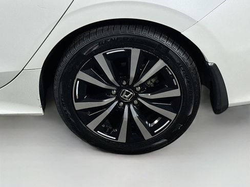 Used 2022 Honda Civic EX image 9