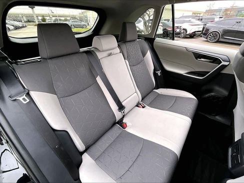 Used 2025 Toyota RAV4 XLE image 17