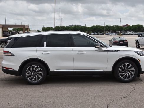New 2026 Lincoln Aviator 2WD image 5
