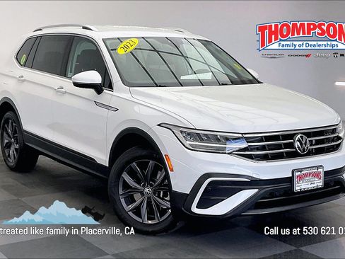 Used 2023 Volkswagen Tiguan SE AWD/4WD image 1