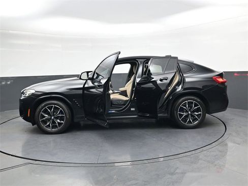 Used 2024 BMW X4 M40i w/ Premium Package image 32