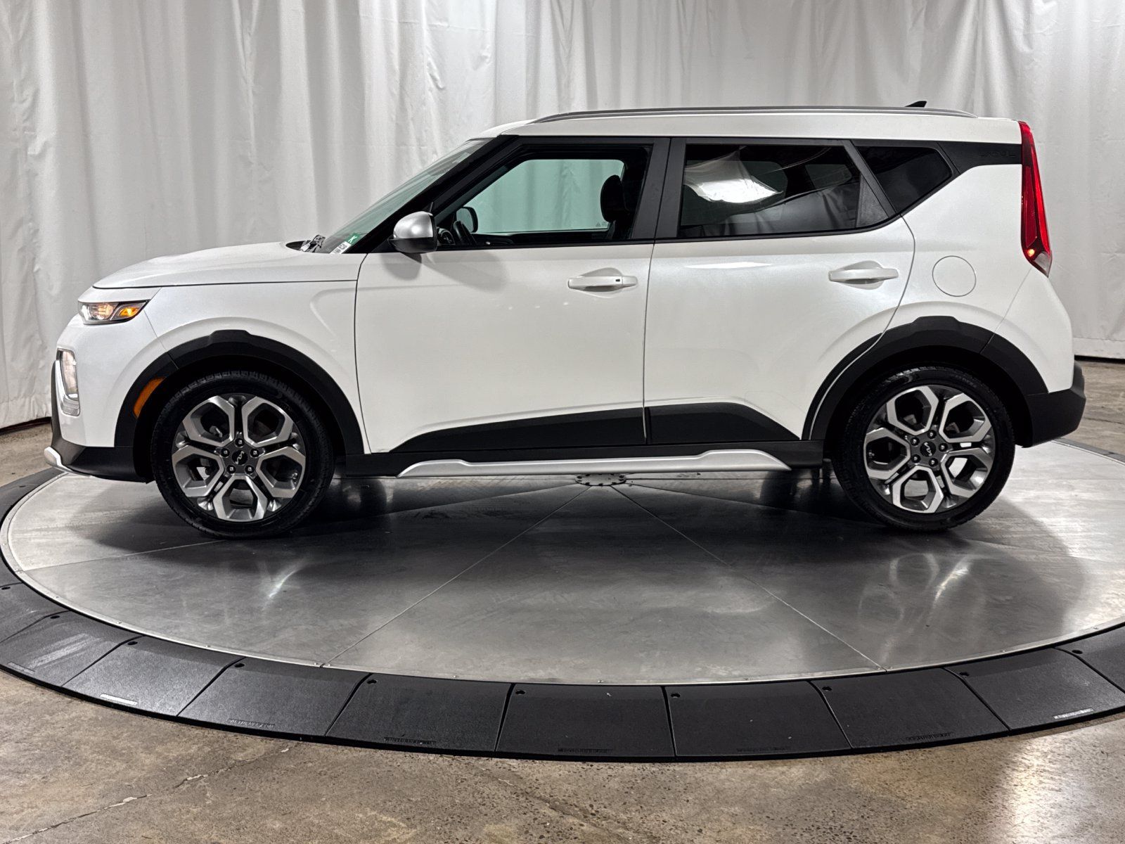 Used 2022 Kia Soul X-Line FWD image 6