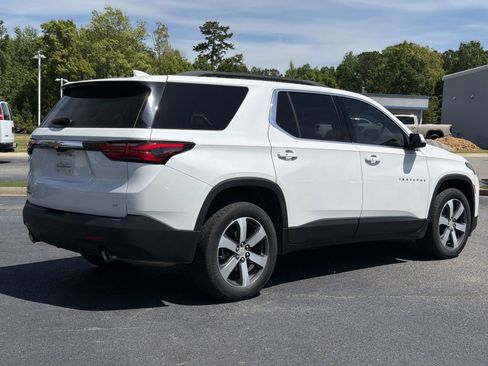 Used 2022 Chevrolet Traverse LT w/ LT Premium Package image 10
