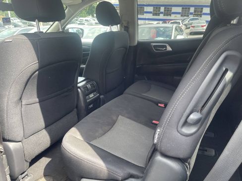 Used 2019 Nissan Pathfinder S AWD/4WD image 18