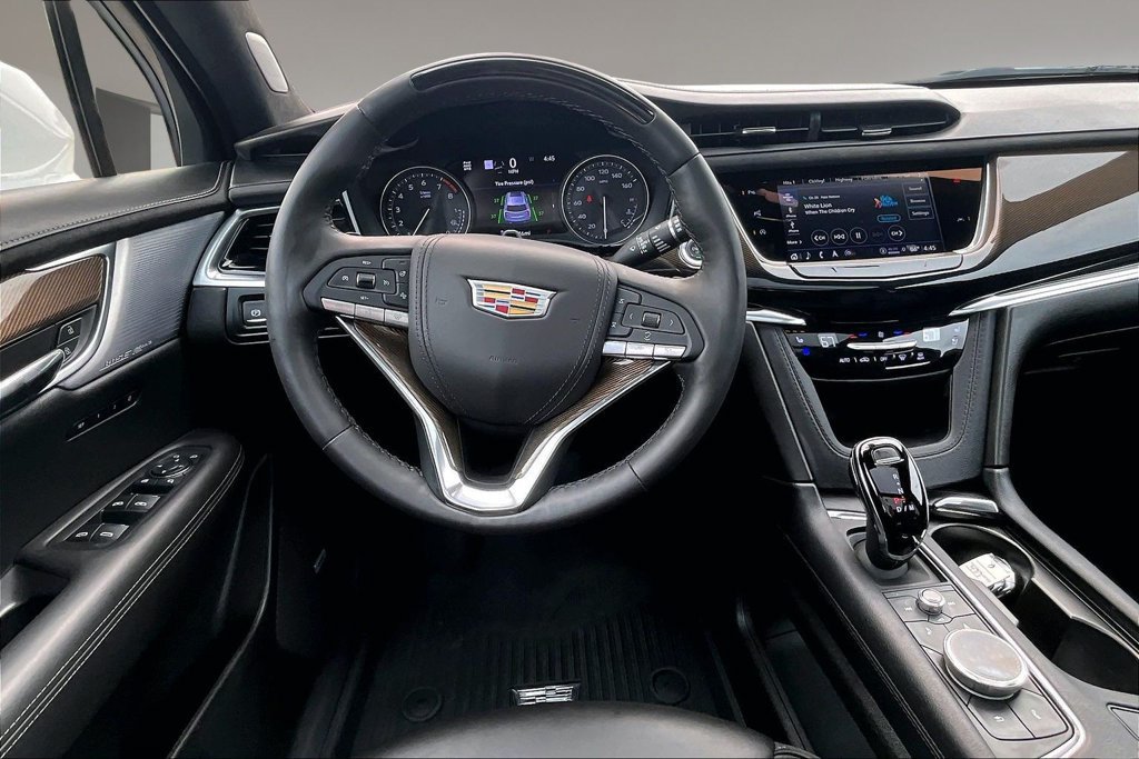 Used 2025 Cadillac XT6 Premium Luxury w/ Platinum Package AWD/4WD image 5