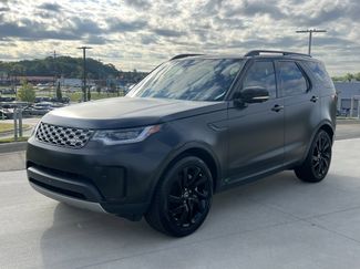 Used 2023 Land Rover Discovery S image 1