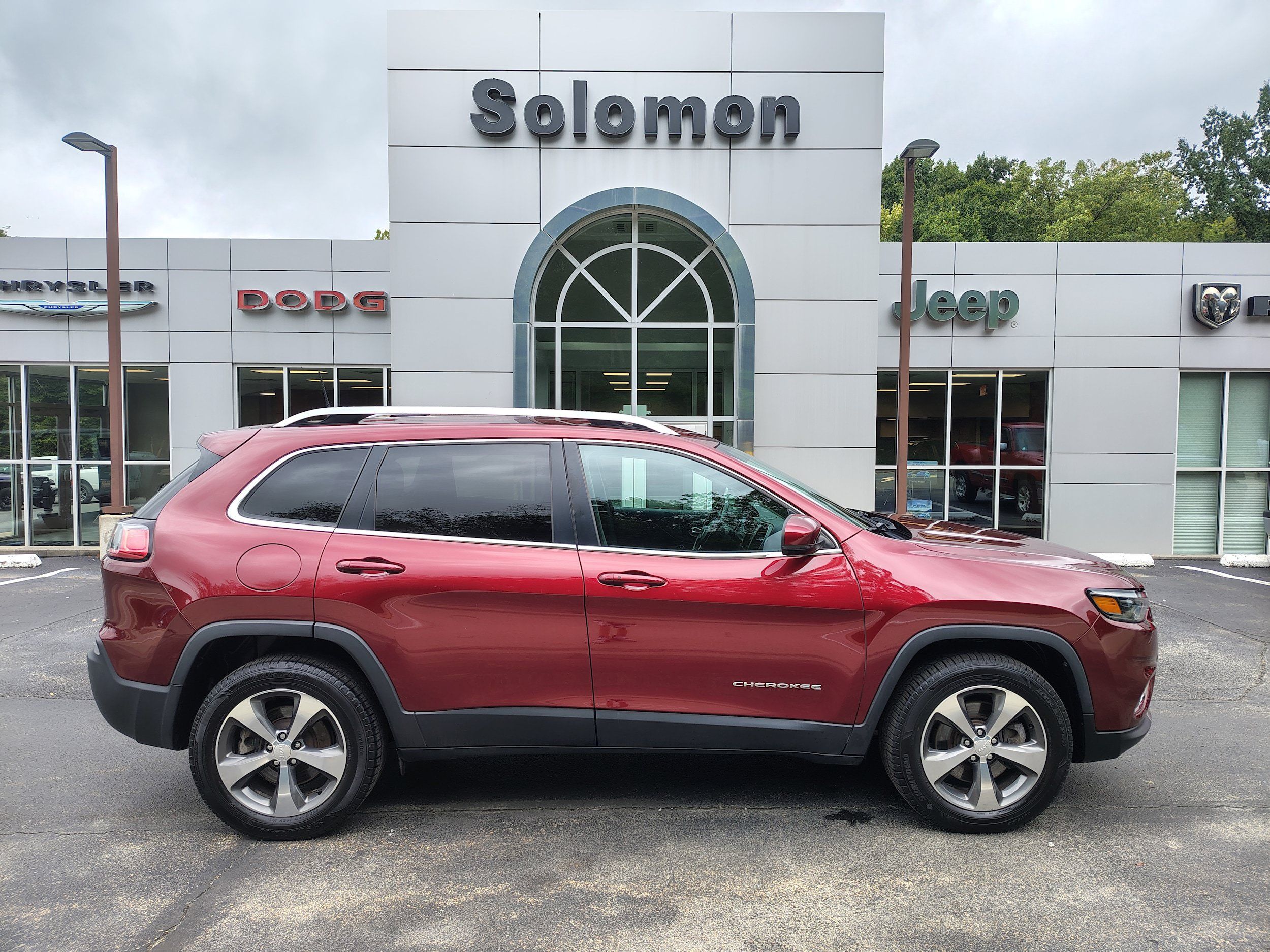 Used 2019 Jeep Cherokee Limited AWD/4WD image 1