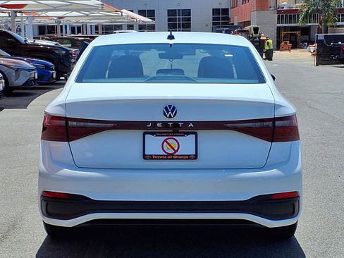 Used 2025 Volkswagen Jetta Sport FWD image 5