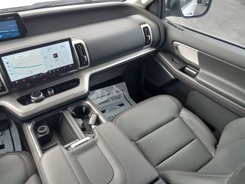 Used 2025 Ford Expedition Active AWD/4WD image 19