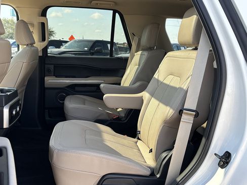 Used 2024 Ford Expedition Limited AWD/4WD image 33