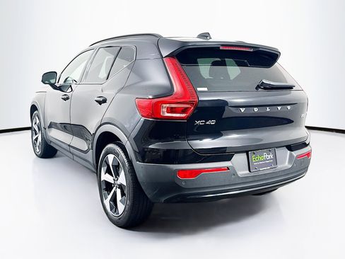 Used 2024 Volvo XC40 B5 Plus w/ Climate Package image 5