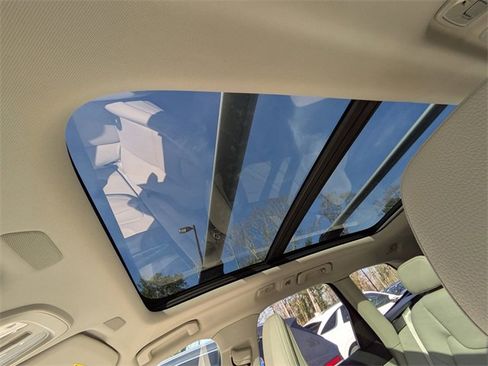 Used 2022 Volvo XC60 B5 Momentum w/ Advanced Package image 21