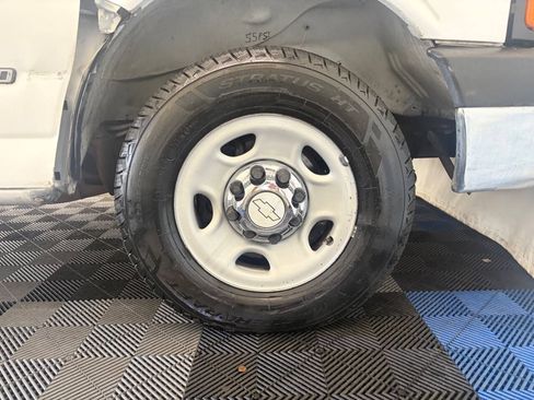 Used 2006 Chevrolet Express 2500 Passenger w/ LT Preferred Equipment Group RWD image 21