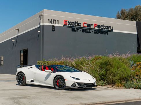 Used 2019 Lamborghini Huracan LP 580-2 RWD image 1