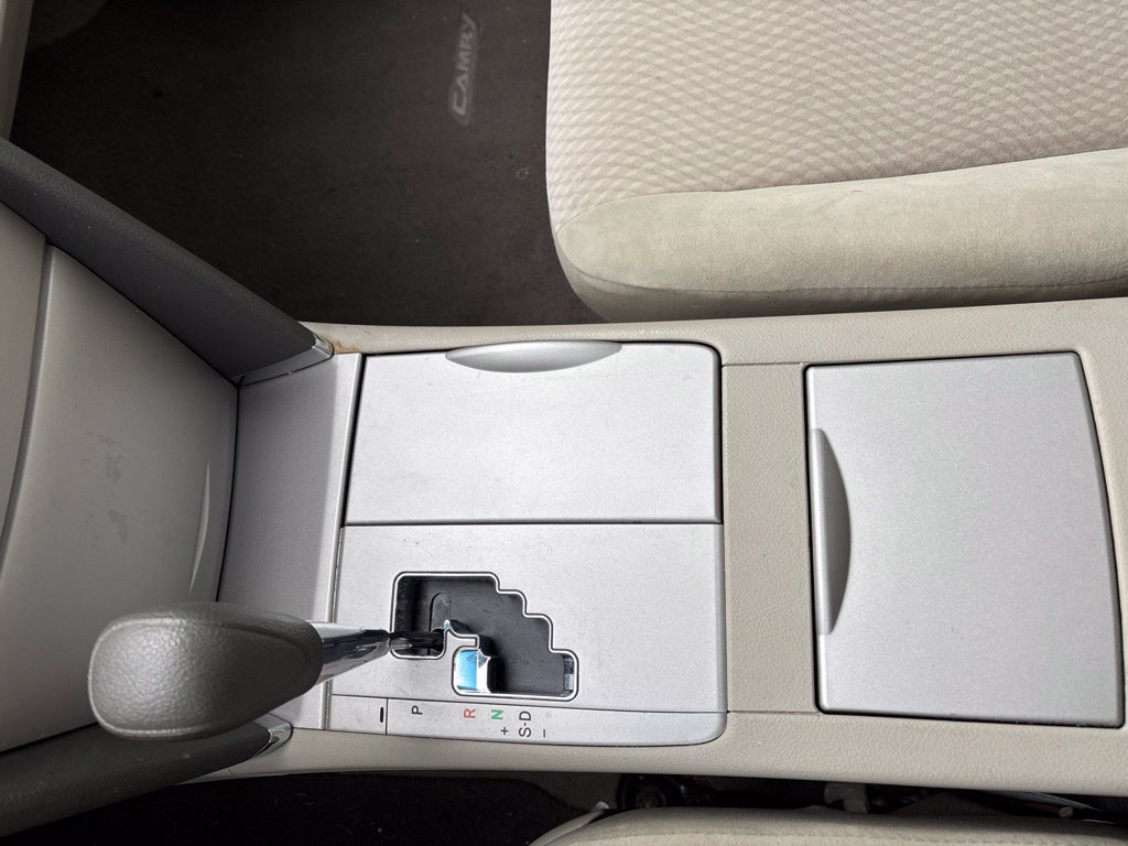 Used 2011 Toyota Camry LE FWD image 9