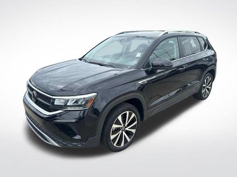 Used 2024 Volkswagen Taos SE FWD image 3