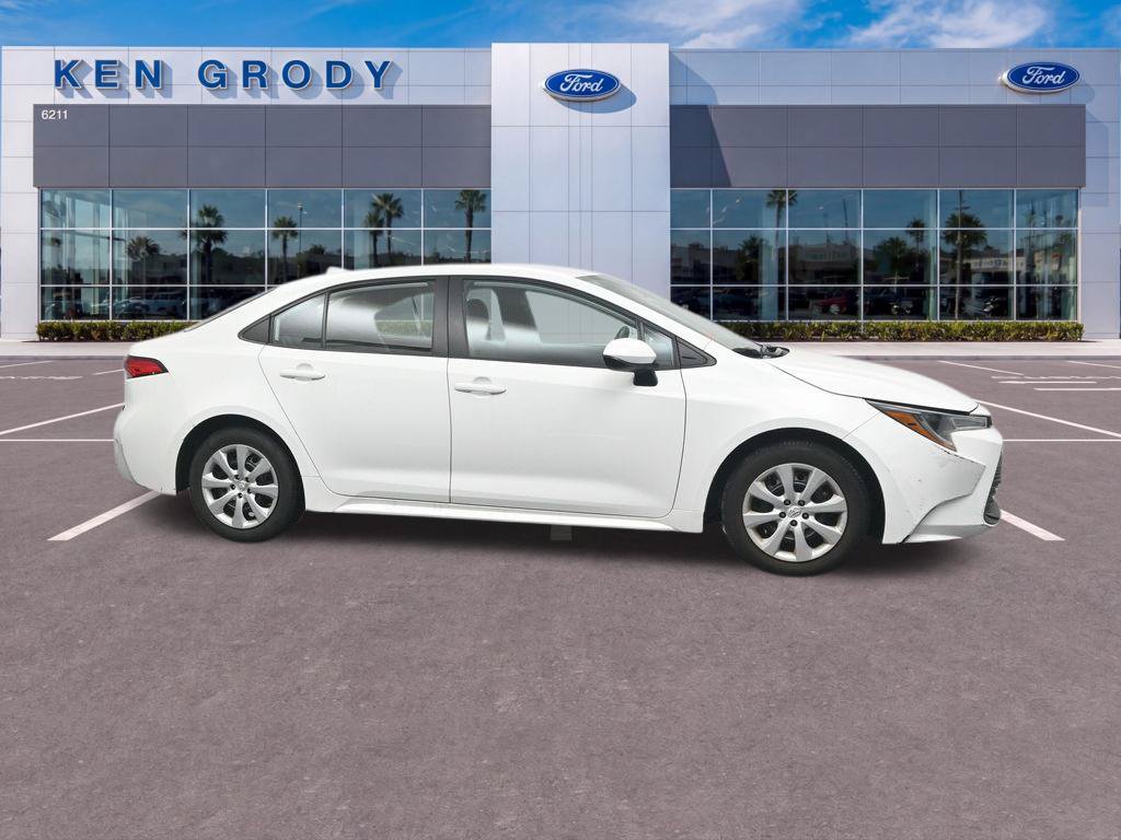 Used 2024 Toyota Corolla LE FWD image 5