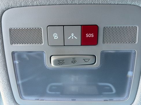 Certified 2024 Hyundai Venue Limited FWD image 24