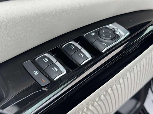 Used 2024 Kia Carnival EX FWD image 16