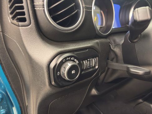 Used 2020 Jeep Wrangler Unlimited Sahara w/ Uconnect 4C Nav & Sound Group image 21